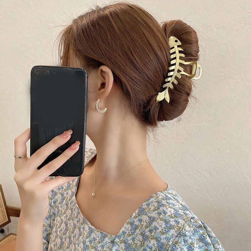 Women Hair Clips Claw Large Geometric Metal Hollow Out Hair Accessories Elegant